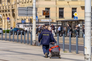 Poczta Polska namawia kurierów do przejścia na B2B. Solidarność zawiadamia PIP