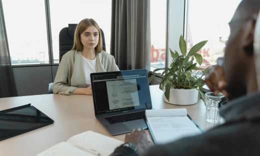 Ustawa ledwie co weszła, PiS już chce zmian. Chodzi o neutralność płciową w ogłoszeniach o pracę