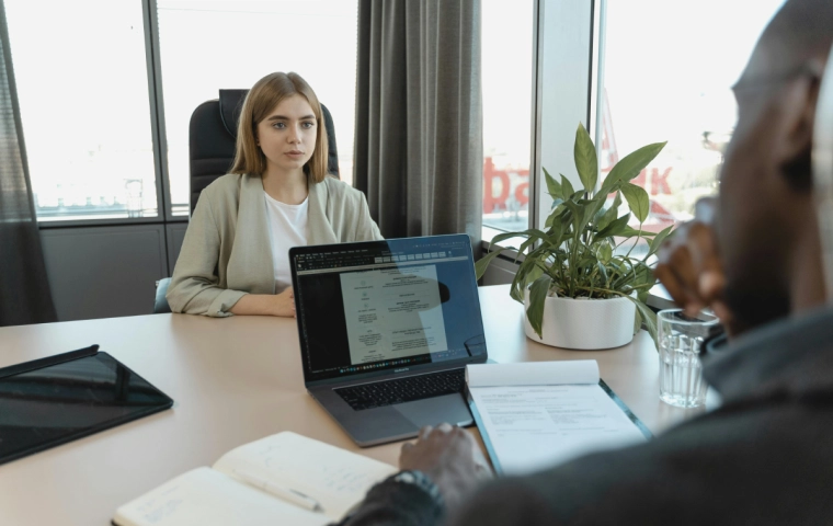 Ustawa ledwie co weszła, PiS już chce zmian. Chodzi o neutralność płciową w ogłoszeniach o pracę