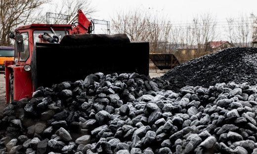 Zima zaskoczyła Polaków. Po węgiel stoją w kolejkach nawet tydzień