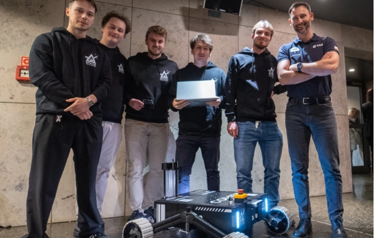Zwiadowca, kurier i ratownik. Studenci Politechniki Krakowskiej zbudowali maszynę o wszechstronnym zastosowaniu