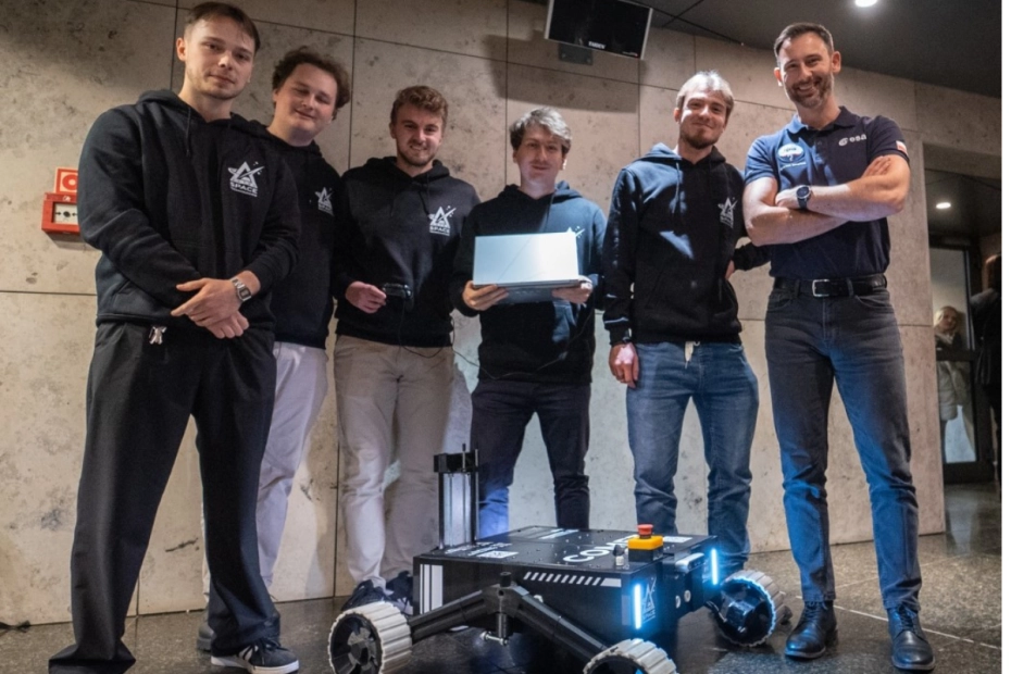 Studenci Politechniki Krakowskiej i Sławosz Uznański-Wiśniewski