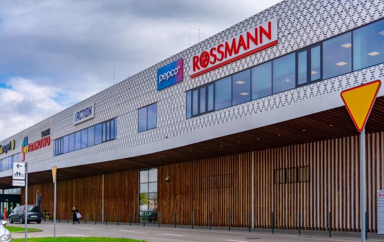 Trzy sklepy, które zmieniły mapę zakupów w Polsce. Skrót RPA robi furorę