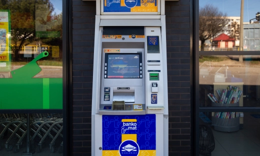 Ostatnie dni tanich bankomatów. Od lutego Visa i Mastercard podnoszą opłaty