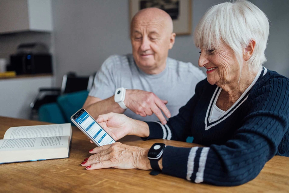 Już około dwie trzecie Polaków po 60. roku życia korzysta z internetu i obsługuje komputer.
