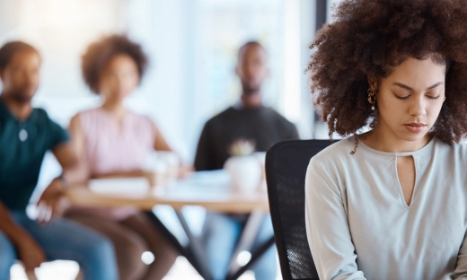 To grupa najbardziej dyskryminowana w pracy. Polskie firmy radzą sobie z tym lepiej niż europejskie