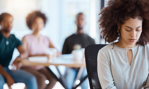 To grupa najbardziej dyskryminowana w pracy. Polskie firmy radzą sobie z tym lepiej niż europejskie