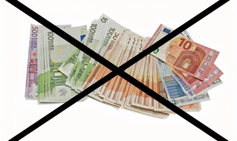 Płacisz gotówką? UE ma dla ciebie złe wiadomości