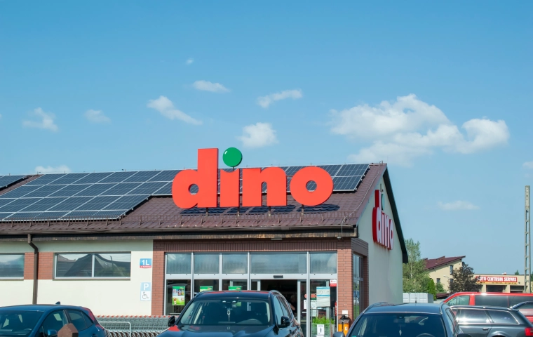 Tłumy od świtu i pełne parkingi. Dino przeżywa prawdziwe oblężenie