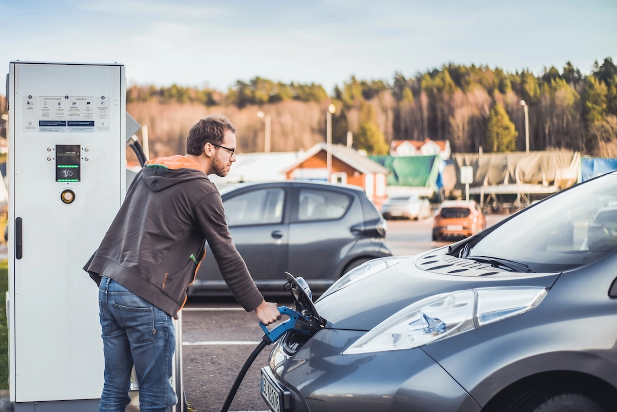 Elektromobilna rewolucja nad Wisłą. Polska pobiła historyczne rekordy w 2025 roku