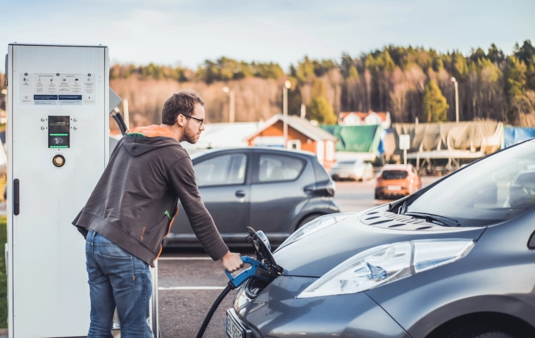 Elektromobilna rewolucja nad Wisłą. Polska pobiła historyczne rekordy w 2025 roku