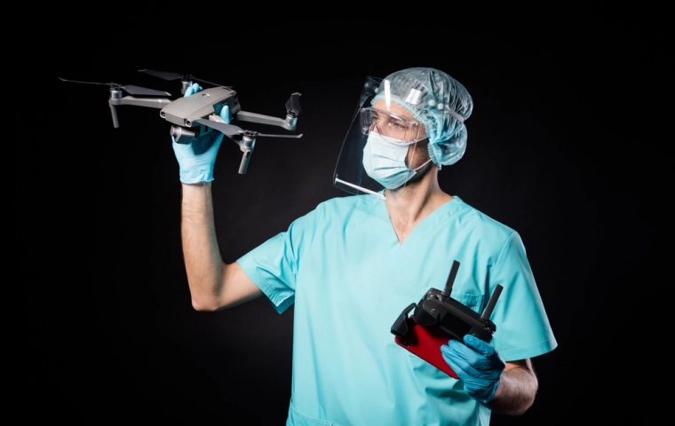 To może być najbardziej zaskakujący mariaż tego roku. Konopny gigant chce przejąć polską spółkę obronną