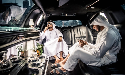 Tony złota na pustyni. Szejkowie grają w inwestycyjne szachy 5D, a startupy to ich nowa ropa