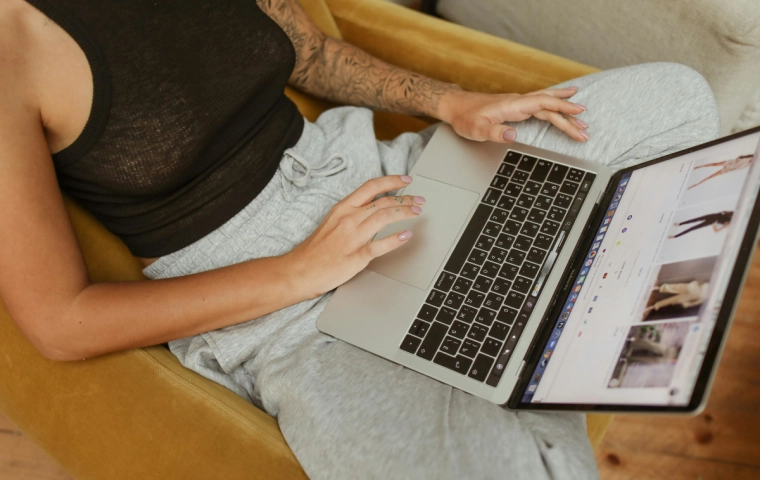 Jedna transakcja i koniec zwolnienia z VAT – fiskus sprawdza handel online