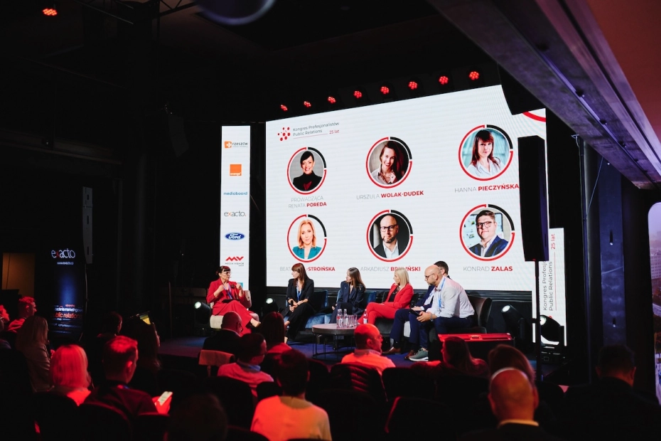 Debata ekspertów przed publicznością