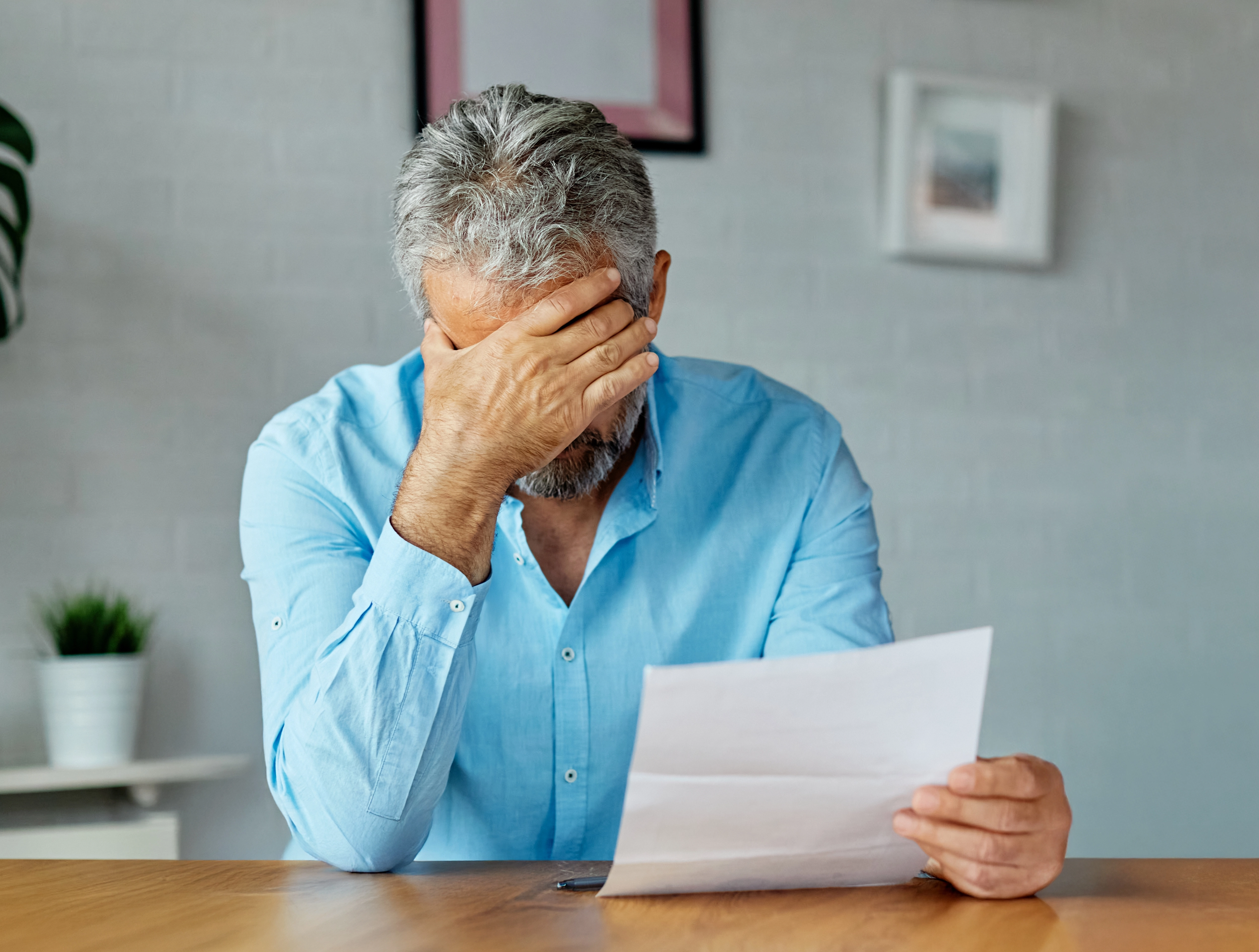 Polacy zalegają 870 mln zł ubezpieczycielom. Raport KRD