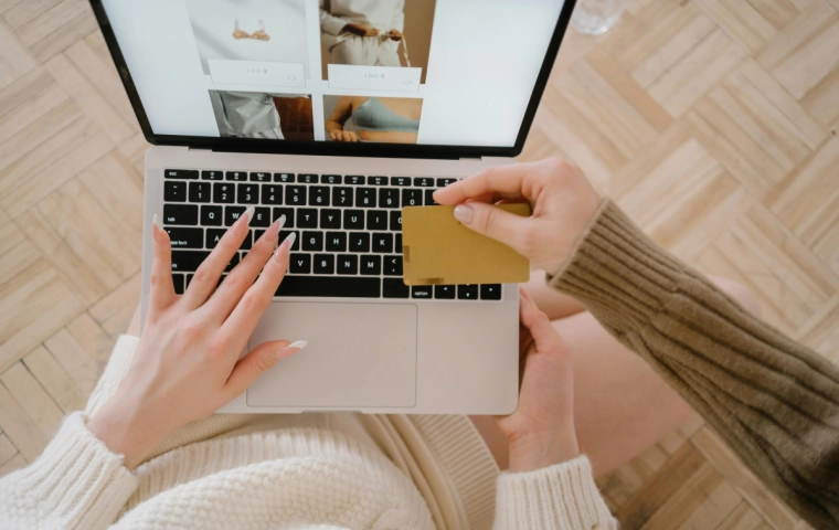 Presja zakupowa i ukryte opłaty. Raport KE o nieuczciwych praktykach sprzedawców