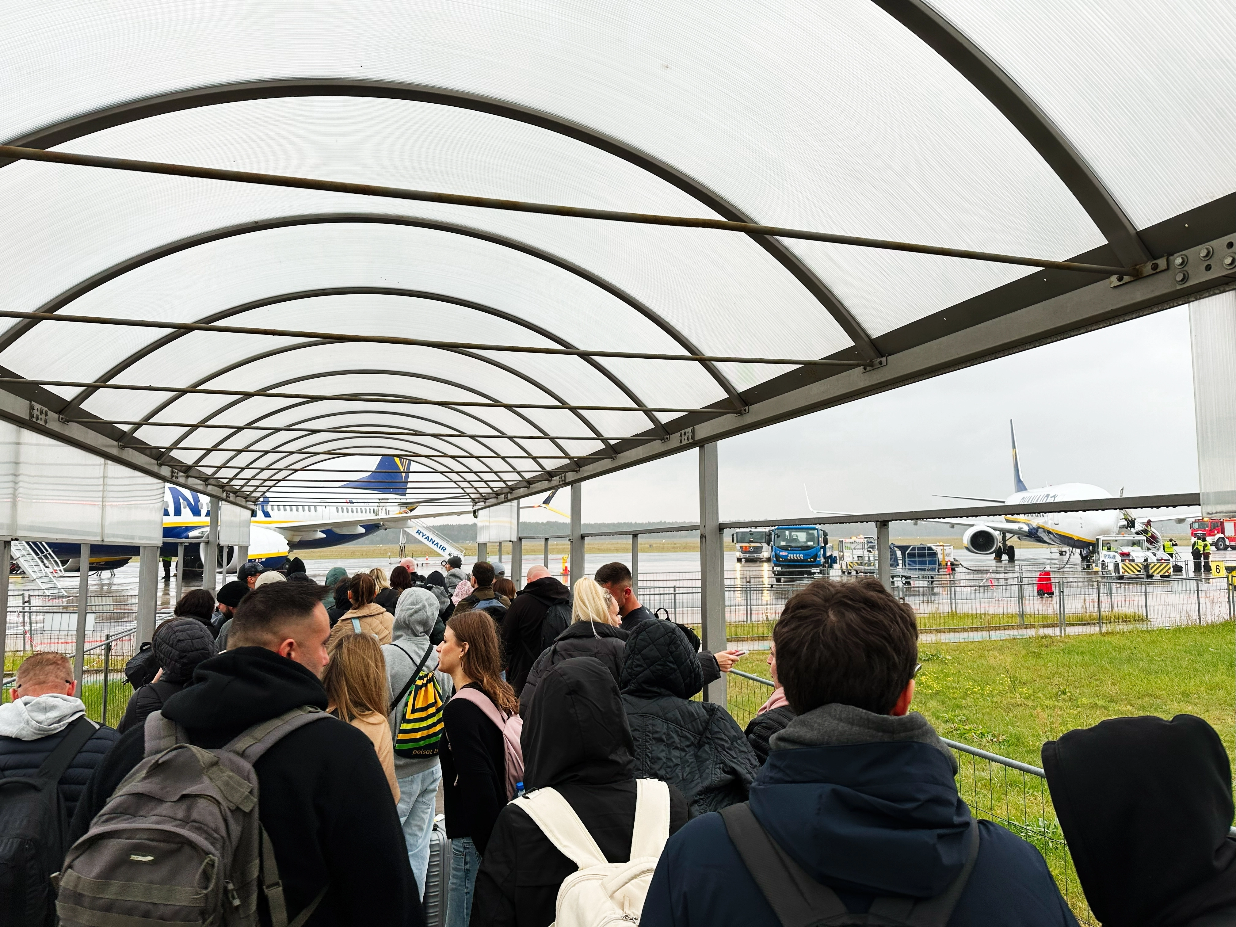 Linia kolejowa do lotniska Warszawa-Modlin. PKP PLK ogłosiły przetarg