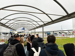 Linia kolejowa do lotniska Warszawa-Modlin. PKP PLK ogłosiły przetarg