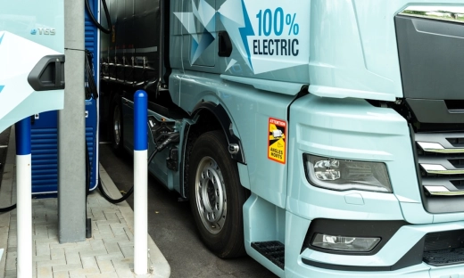 Koniec marzeń o elektrycznych tirach. Unia wywiesza białą flagę, ratując polską potęgę transportową