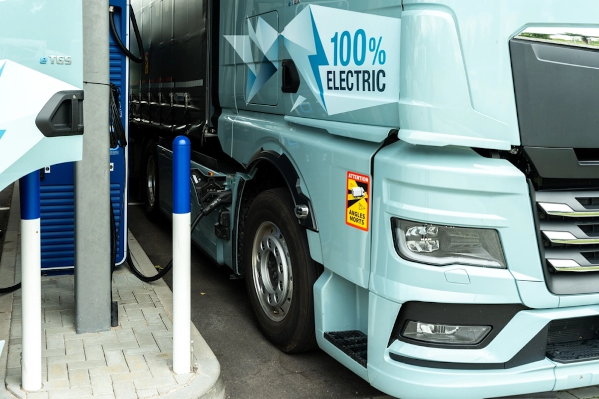 Koniec marzeń o elektrycznych tirach. Unia wywiesza białą flagę, ratując polską potęgę transportową