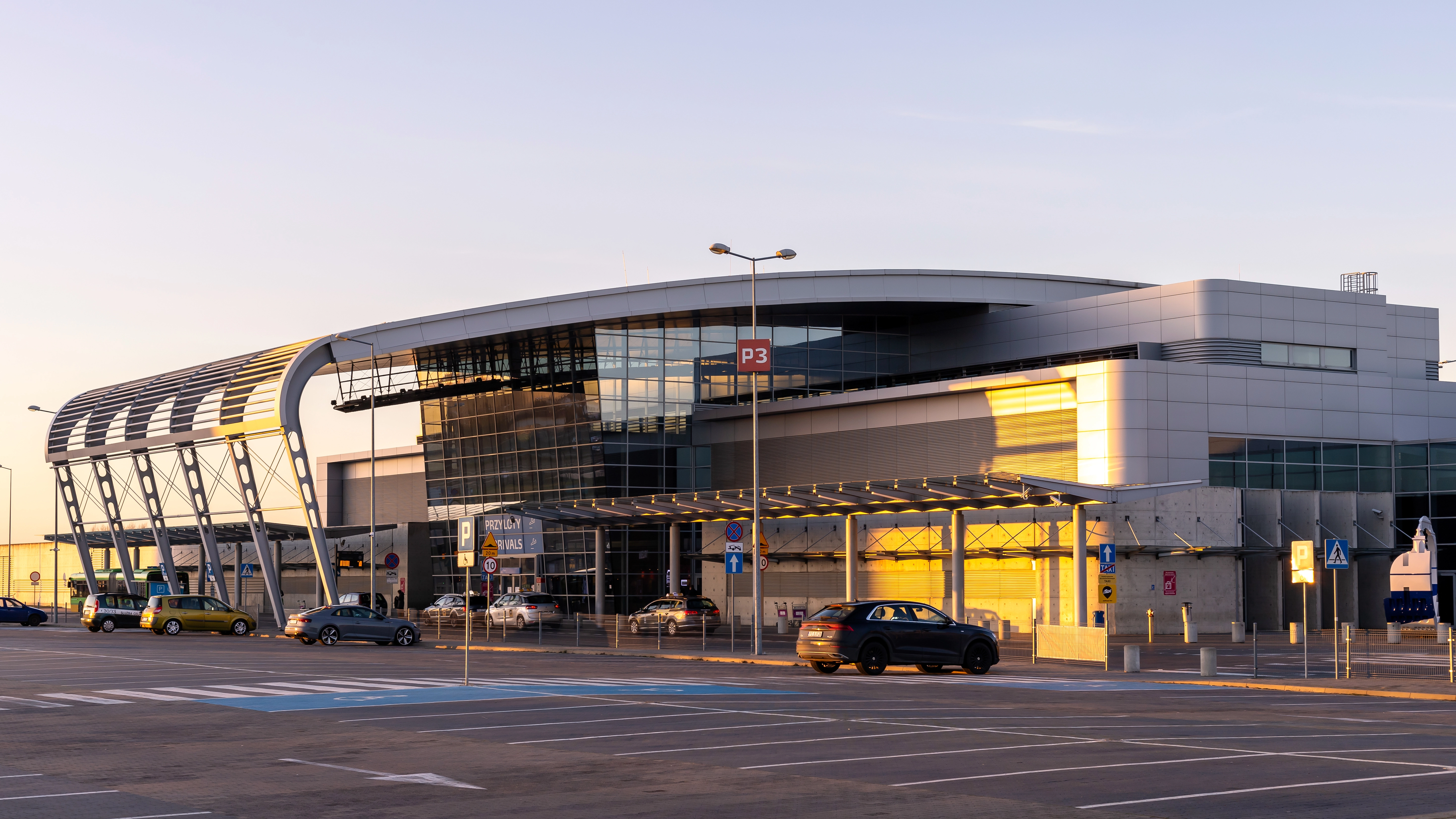 Cisza nocna na lotnisku Poznań-Ławica. Nowe ograniczenia lotów już w 2026 r.