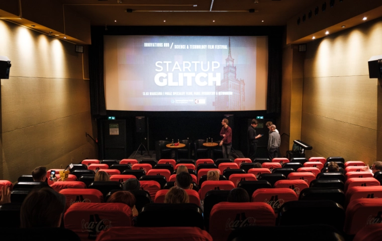 Jaka była, a jaka będzie Polska przedsiębiorczość – relacja z pokazu specjalnego Startup Glitch