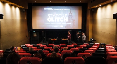 Jaka była, a jaka będzie Polska przedsiębiorczość – relacja z pokazu specjalnego Startup Glitch
