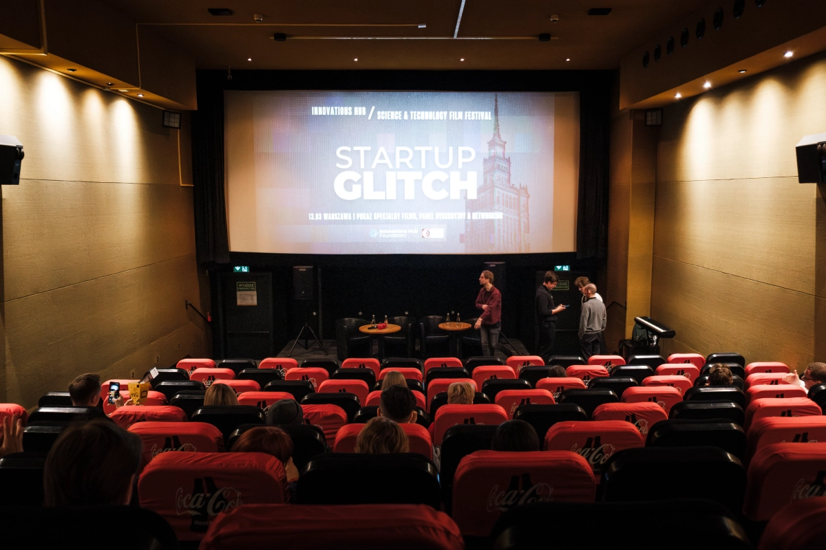 Jaka była, a jaka będzie Polska przedsiębiorczość – relacja z pokazu specjalnego Startup Glitch