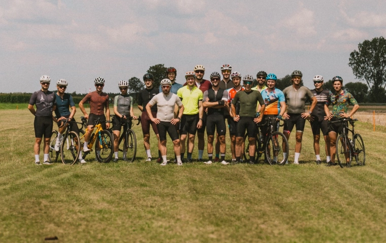 Biznes ucieka z biur na szosę. Ponad 250 founderów buduje relacje w peletonie