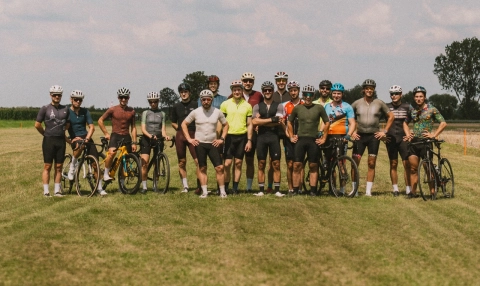 Biznes ucieka z biur na szosę. Ponad 250 founderów buduje relacje w peletonie