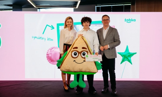 Talent, emocje i odwaga na jednej scenie. Żabka świętuje 15 lat programu stypendialnego