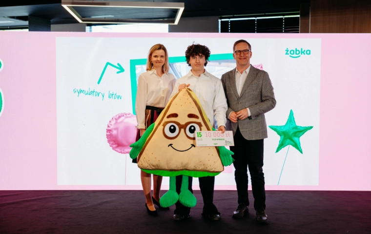 Talent, emocje i odwaga na jednej scenie. Żabka świętuje 15 lat programu stypendialnego