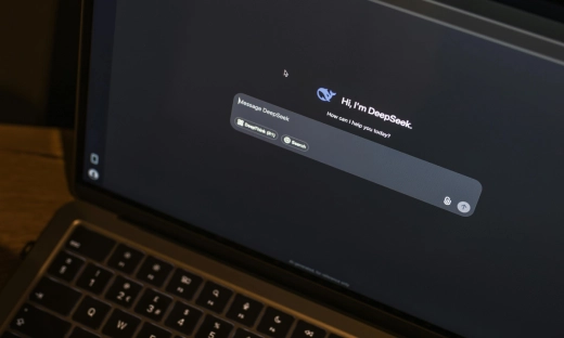 Połowa pracowników w Polsce nie widzi wartości AI w pracy. Badanie