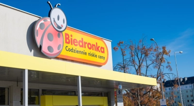 "Buźki" przy kasach Biedronki. Pracownica wyjaśnia, o co chodzi