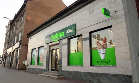 Żabka wprowadza zakupy „na kreskę”. Nowa era płatności