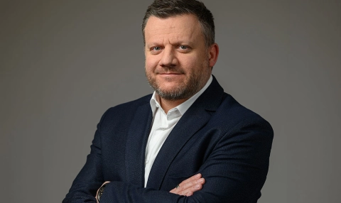 Biznes, w którym liczą się wartości. Wywiad z Jamesem Cottonem