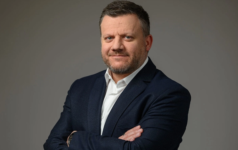 Biznes, w którym liczą się wartości. Wywiad z Jamesem Cottonem