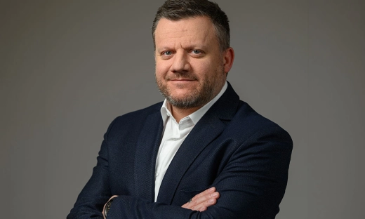 Biznes, w którym liczą się wartości. Wywiad z Jamesem Cottonem