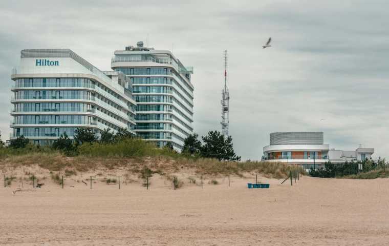 Nowe uprawnienia PIP uderzą w HoReCa w szczycie sezonu. Branża szuka bezpiecznych modeli zatrudnienia