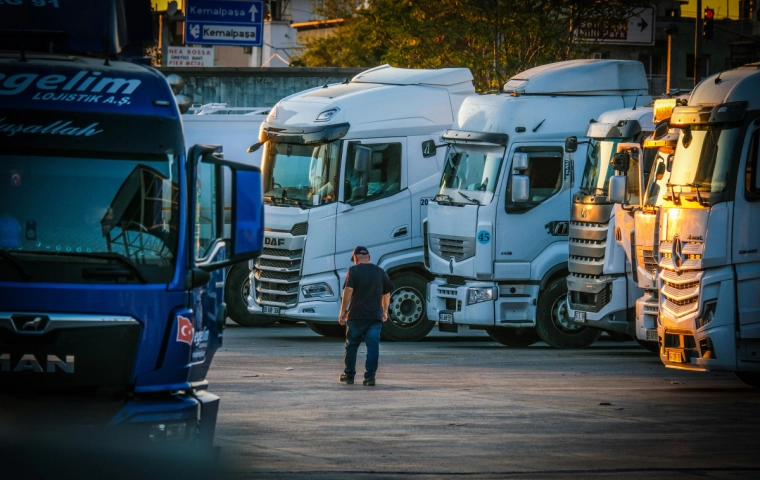 Długi branży transportowej rosną w szybkim tempie. Raport KRD