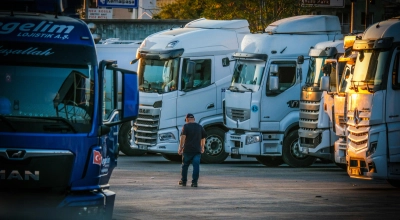 Długi branży transportowej rosną w szybkim tempie. Raport KRD