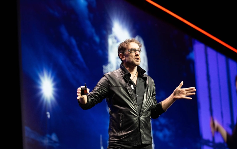 Haker, który naprawia świat. Korespondencja z USA. Wywiad ze współzałożycielem Blue Origin Jeffa Bezosa: "Czas na bojkot dystopii"