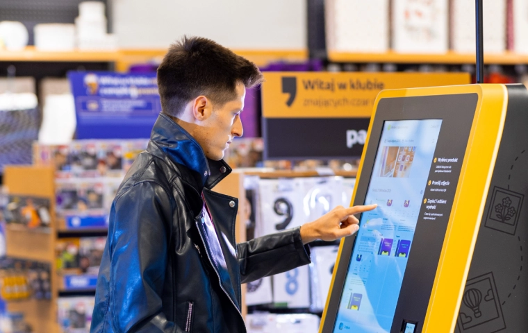Zdjęcia i dokumenty z telefonu w 3 minuty. Empik stawia na Foto Kioski w całej Polsce