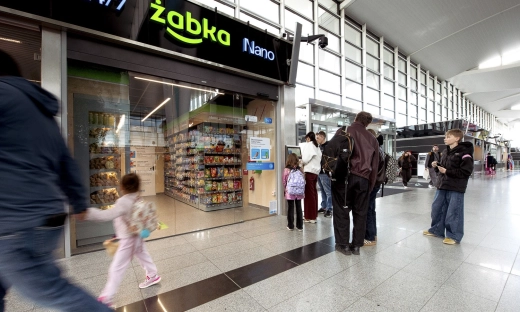 Pierwsza Żabka na lotnisku. Co z cenami?