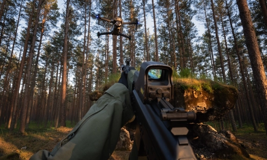 Unijne miliardy napędzają polską armię. Zbrojeniówka czeka na 100 mld zł i rusza z produkcją "Potwora z Tarnowa"