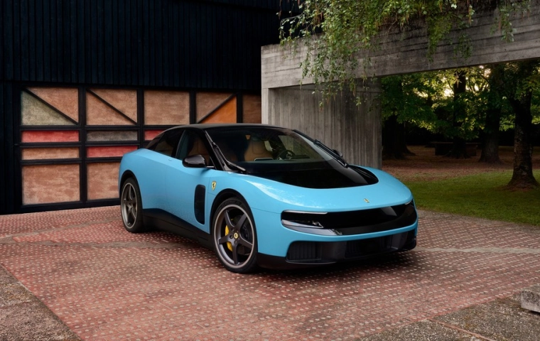 Ferrari Luce: elektryczny koń z Maranello i największy test marki od dekad