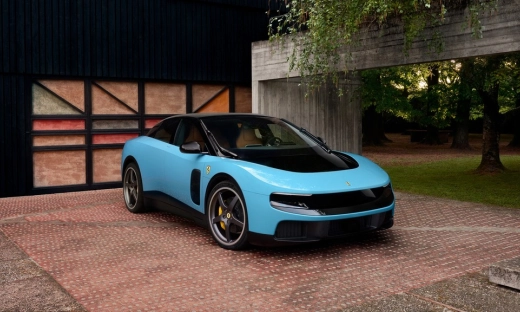 Ferrari Luce: elektryczny koń z Maranello i największy test marki od dekad