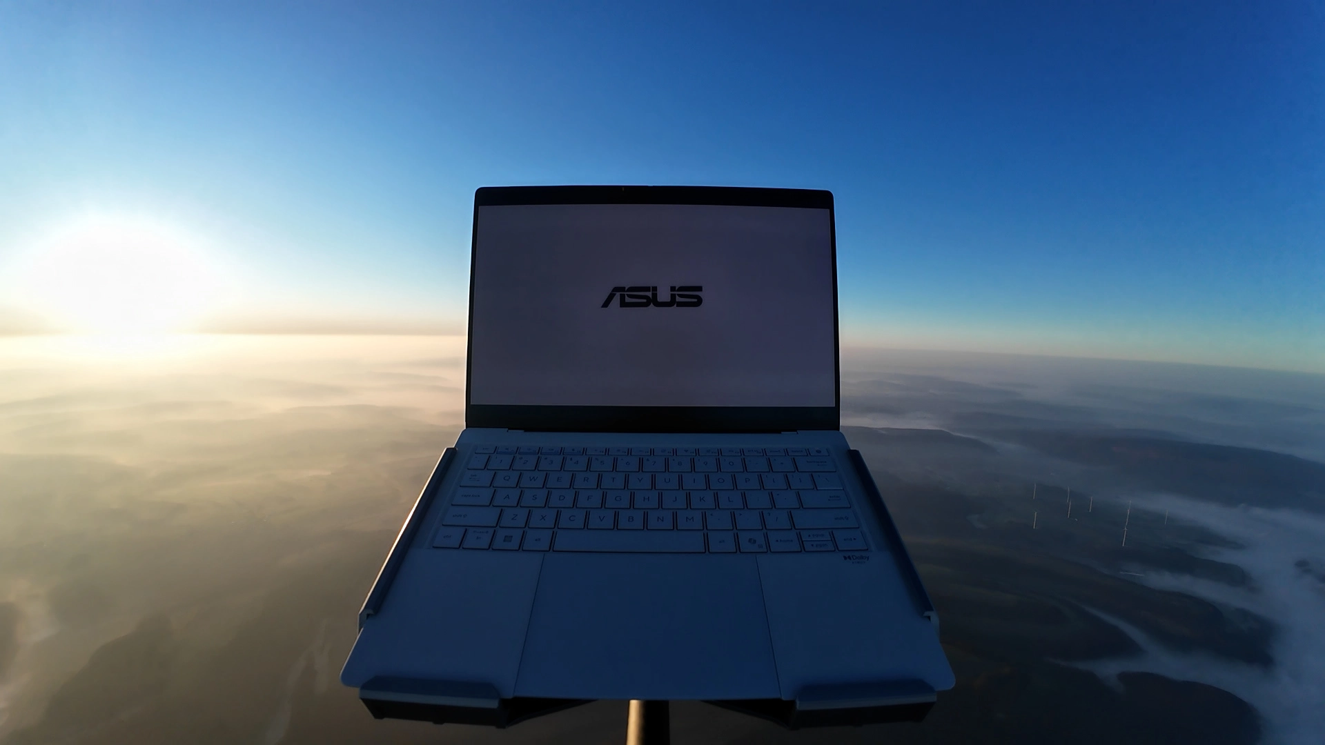 Laptop do zadań specjalnych. ASUS ExpertBook Ultra otwiera nową erę technologii