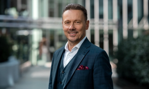 AI nie wdraża się jednym przyciskiem. Dariusz Piotrowski o skutecznych wdrożeniach sztucznej inteligencji
